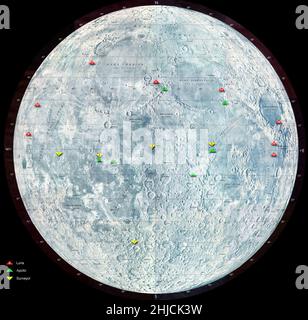 Die Karte zeigt die Standorte vieler Raumfahrzeuge, die auf dem Mond gelandet sind. Grüne Dreiecke repräsentieren Apollo-Missionen. Gelb sind NASA Surveyor-Missionen, und rot sind russische Luna-Raumfahrzeuge. Eine der Missionen des Lunar Reconnaissance Orbiter besteht darin, nach potenziellen Landeplätzen für zukünftige bemannte Missionen zum Mond zu suchen. Stockfoto