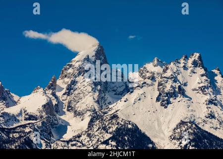 Wolken bilden sich über den Bergen im Grand Teton National Park, Wyoming, USA Stockfoto