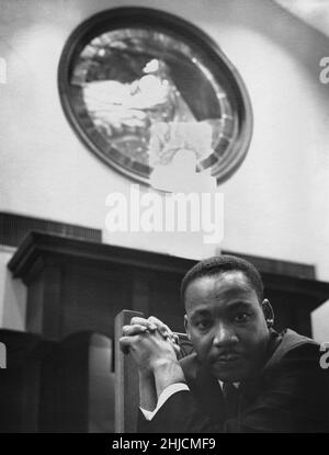 Martin Luther King, Jr. in einer Kirche in Atlanta, Georgia, 1968. Martin Luther King, Jr. (15. Januar 1929 ‚Äì 4. April 1968) war ein amerikanischer Geistlicher, Aktivist und prominenter Führer der Bürgerrechtsbewegung. Er wurde am 4. April 1968 in Memphis, Tennessee, ermordet. Stockfoto