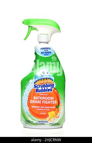 IRVINE, KALIFORNIEN - 27. JAN 2022: Eine Flasche Scrubbing Bubbles Bathroom Grime Fighter. Stockfoto