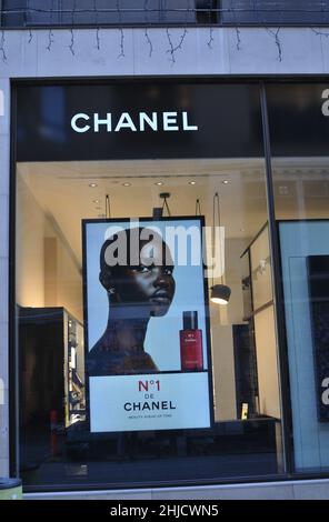 Kopenhagen/Dänemark./28. Januar 2022/. Chanel Shop im dänischen Illum Einkaufszentrum oder Kaufhaus in der dänischen Hauptstadt kopenhagen . (Foto..Francis Dean/Dean Picturs) Stockfoto