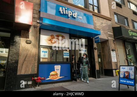 Das neu eröffnete FlipÕd by IHOP Schnellrestaurant im New Yorker Stadtteil Gramercy Park am Mittwoch, den 12. Januar 2022. Das Fast-Casual-Konzept-Restaurant leiht sich aus dem IHOP-Menü mit Schwerpunkt auf Take-out und Lieferung. (© Richard B. Levine) Stockfoto