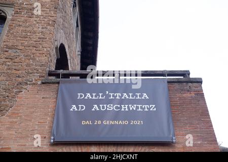 Rom, Italien. 27th Januar 2022. (1/27/2022) Blick auf ein Ausstellungs-Banner im Jüdischen Ghetto von Rom (Foto: Matteo Nardone/Pacific Press/Sipa USA) Quelle: SIPA USA/Alamy Live News Stockfoto