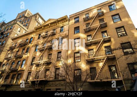 Mehrfamilienhäuser im New Yorker Stadtteil Chelsea am Mittwoch, den 26. Januar 2022 (© Richard B. Levine) Stockfoto