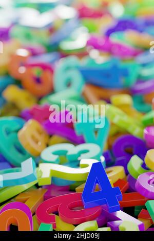 Bunte Regenbogen Spektrum farbige zufällige Ziffer Kunststoff Zahlen Haufen Hintergrund, Algebra, Bildung oder Wissenschaft Konzept, 3D Illustration, selektive Focu Stockfoto