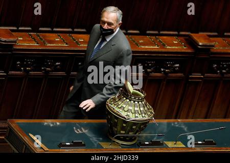 Rom, Italien. 28th Januar 2022. Pietro Grasso während der fünften Sitzung der Abstimmung über den neuen Präsidenten der Italienischen Republik im Plenum des Abgeordnetenhauses. Rome (Italy), January 28, 2022Photo Samantha Zucchi Insidefoto Credit: Insidefoto srl/Alamy Live News Stockfoto