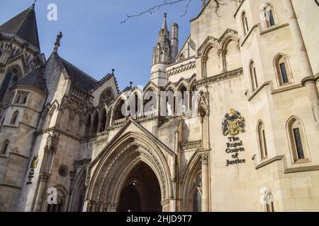 London, Großbritannien. 28th Januar 2022. Gesamtansicht der Royal Courts of Justice in London. (Foto: Vuk Valcic/SOPA Images/Sipa USA) Quelle: SIPA USA/Alamy Live News Stockfoto