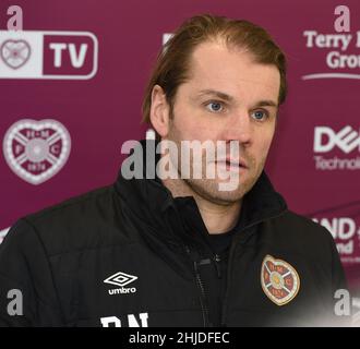 Oriam Sports Performance Centre, Riccarton, Edinburgh, Schottland. Großbritannien, 28th. Januar 22. Hearts Manager Robbie Neilson Pressekonferenz Kredit: eric mcowat/Alamy Live News Stockfoto