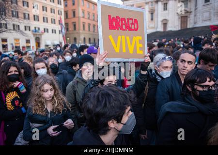 Rom, Italien 28/01/2022: studentenmarsch zum Gedenken an Lorenzo und gegen den Wechsel der Schularbeit. © Andrea Sabbadini Stockfoto