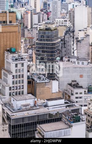 Brasilien, São Paulo. Skyline von hohen Geschäfts- und Wohngebäuden im Stadtzentrum. Größte Stadt Amerikas. Stockfoto