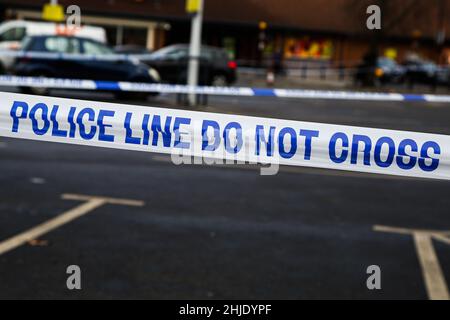 London, Großbritannien. 26th Januar 2022. An einem Tatort in London wird eine Polizeikassette gesehen. (Bild: © Dinendra Haria/SOPA Images via ZUMA Press Wire) Stockfoto