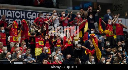 Budapest, Ungarn, 28th. Januar 2022. Die spanischen Fans unterstützen ihr Team beim EHF EURO 2022, dem Halbfinale zwischen Spanien und Dänemark in Budapest, Ungarn. 28. Januar 2022. Kredit: Nikola Krstic/Alamy Stockfoto