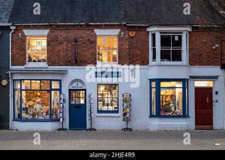 Peter Rabbit Shop in der henley Street in der Abenddämmerung. Stratford-upon-Avon, Warwickshire, England Stockfoto