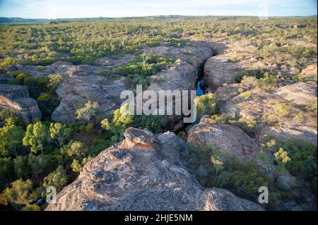 Luftaufnahme der Sandsteinfelsen in der Nähe des Robertson River und der Cobbold Gorge North Queensland, Australien. Stockfoto