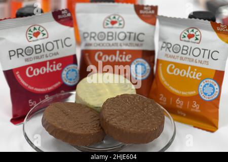 Köln, Deutschland. 28th Januar 2022. Probiotische Cookies werden von Vitalia auf der International Sweets and Biscuits Fair (ISM) ausgestellt. Die Weltleitmesse präsentiert Trends und Produktinnovationen der Süßwaren- und Snackindustrie 2022. Quelle: Roberto Pfeil/dpa/Alamy Live News Stockfoto