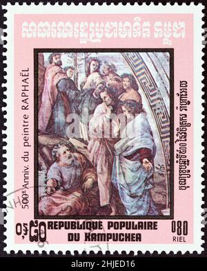KAMPUCHEA - UM 1983: Eine in Kampuchea gedruckte Briefmarke aus der Ausgabe '500. Geburtstag Raphaels' zeigt Details eines Freskens, um 1983. Stockfoto