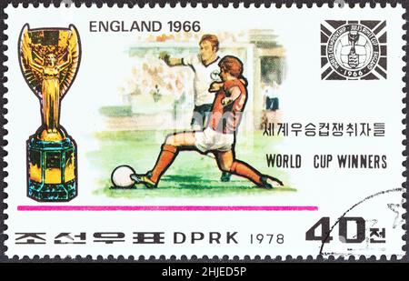 NORDKOREA - UM 1978: Eine in Nordkorea gedruckte Marke aus der Ausgabe 'World Cup Football Championship Winners' zeigt England, 1966, um 1978. Stockfoto