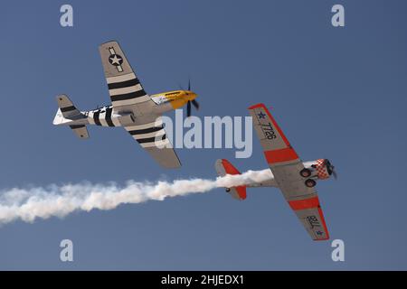ESKISEHIR, TÜRKEI - 12. SEPTEMBER 2021: M.S.O Air and Space Museum North American P-51D Mustang und North American AT-6G Texan Display in Sivrihisar S Stockfoto