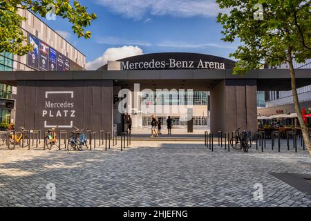 Berlin, Deutschland, die Mercedes-Benz Arena und der Mercedes-Platz. Stockfoto