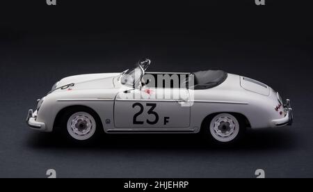 Druckguss-Modellauto von Autoart von Porsche 356 Speedster 1600 im Maßstab 1/18 Stockfoto