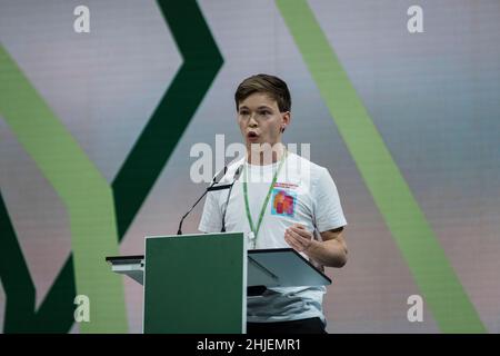 Berlin, Deutschland. 28th Januar 2022. Timon Dzienus bei der Parteikonferenz, die in Berlin stattfand. Es war der Parteitag von 47th. (Foto von Ralph Pache/PRESSCOV/Sipa USA) Quelle: SIPA USA/Alamy Live News Stockfoto