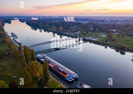 Brücke der beiden Flussufer über den Rhein zwischen Kehl und Straßburg Deutschland Frankreich Luftaufnahme Stockfoto