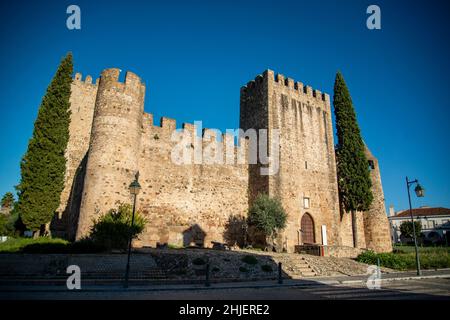 Das Castelo im Dorf Alter do Chao in Alentejo in Portugal. Portugal, Alter do Chao, Oktober 2021 Stockfoto