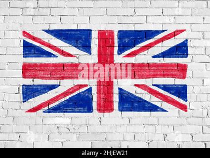 Nationalflagge des Vereinigten Königreichs (UK) aka Union Jack auf weißer Ziegelwand gemalt Stockfoto