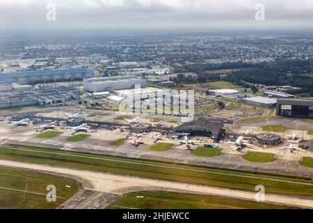 Toulouse, Frankreich - 21. September 2021: Luftaufnahme des Airbus-Hauptquartiers am Flughafen Toulouse (TLS) in Frankreich. Stockfoto