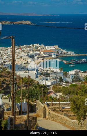 Erhöhter Blick auf den alten Hafen und die Stadt, Mykonos-Stadt, Mykonos, Kykladen-Inseln, griechische Inseln, Ägäis, Griechenland, Europa Stockfoto