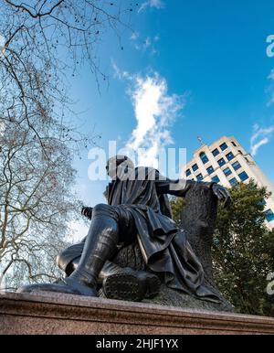 Statue des schottischen Dichters Robert Burns, 1884 von Sir John Robert Steell in den Victoria Embankment Gardens modelliert Stockfoto