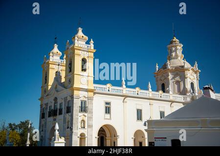 Die Igreja und Santuario de nossa shora d aires in der Nähe des Dorfes Viana do Alentejo in Alentejo in Portugal. Portugal, Viana do Alentejo, Octobo Stockfoto