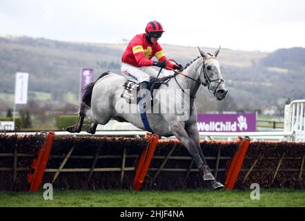 Aktenfoto vom 19-03-2021 von Vanillier mit Mark Walsh. Der Held des Cheltenham Festivals, Vanillier, bittet am Sonntag im Naas Racecourse Business Club Novice Chase um einen Rückschlag von der Weihnachtsenttäuschung. Ausgabedatum: Samstag, 29. Januar 2022. Stockfoto