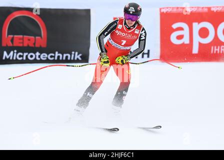 Garmisch Partenkirchen, Deutschland. 29th Januar 2022. Alpinski: WM, Abfahrt, Frauen. Marie-Michele Gagnon aus Kanada überquert die Ziellinie. Quelle: Angelika Warmuth/dpa/Alamy Live News Stockfoto