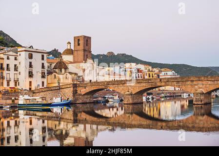 Schöne Aussicht auf Bosa, Insel Sardinien, Italien. Reiseziel Stockfoto