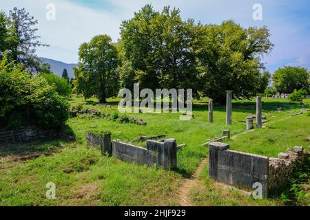 Limenas, Thassos, Griechenland - die Hauptstadt Limenas mit ihren antiken Ruinen, der antiken Agora und dem archäologischen Museum, ist ein beliebtes Ziel für V Stockfoto