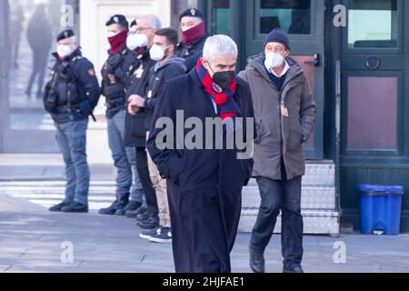 Rom, Italien. 29th Januar 2022. Pierferdinando Casini kommt am 29. Januar 2022 zum sechsten Tag zur Wahl des neuen Präsidenten der Republik im Palast von Montecitorio an (Bild: © Matteo Nardone/Pacific Press via ZUMA Press Wire) Stockfoto