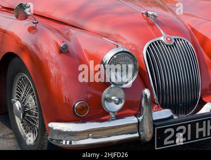 Jaguar XK150 mit Motorhaube und Grill Stockfoto