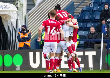 Preston, Großbritannien. 29th Januar 2022. Chris Martin #9 von Bristol City feiert sein Tor mit Teamkollegen in Preston, Großbritannien am 1/29/2022. (Foto von Mike Morese/News Images/Sipa USA) Quelle: SIPA USA/Alamy Live News Stockfoto