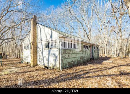 Vernachlässigtes und verlassenes Haus in Sag Harbor, NY Stockfoto