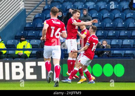 Preston, Großbritannien. 29th Januar 2022. Chris Martin #9 von Bristol City feiert sein Tor mit Teamkollegen in Preston, Großbritannien am 1/29/2022. (Foto von Mike Morese/News Images/Sipa USA) Quelle: SIPA USA/Alamy Live News Stockfoto