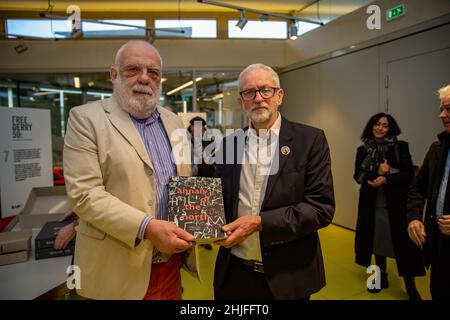 9th Januar 2022. Museum of Free Derry, Derry, Jeremy Corbyn kommt zum 50th. Jahrestag des Blutigen Sonntags Kredit: Bonzo/Alamy Live News Stockfoto