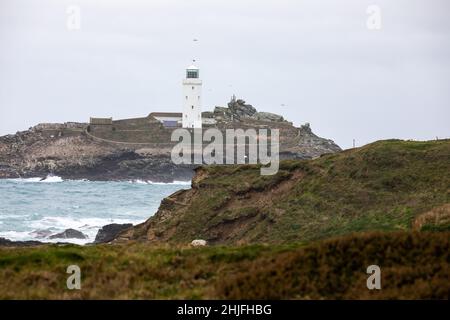 Mutton Cove,Godrevy,Cornwall,29th. Januar 2022,Blick auf den Godrevy Leuchtturm in Godrevy,Cornwall an einem trüben und bewölkten Tag. Kredit: Keith Larby/Alamy Live Nachrichten Stockfoto