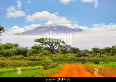 Bilder vom schneebedeckten Kilimandscharo in Kenia Stockfoto