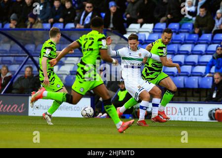 Birkenhead, Großbritannien. 29th Januar 2022. Josh Mcpake von Tranmere Rovers während des zweiten Spiels der Sky Bet League zwischen Tranmere Rovers und Forest Green Rovers im Prenton Park am 29th 2022. Januar in Birkenhead, England. (Foto von Tony Taylor/phcimages.com) Quelle: PHC Images/Alamy Live News Stockfoto