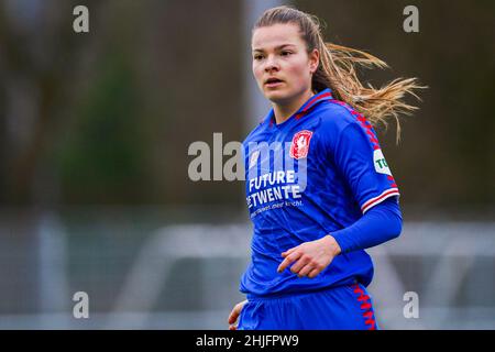 AMSTERDAM, NIEDERLANDE - 29. JANUAR: Kayleigh van Dooren vom FC Twente schaut während des KNVB Beker-Spiels zwischen ASV Wartburgia und FC Twente am 29. Januar 2022 im Sportpark Drieburg in Amsterdam, Niederlande (Foto: Joris Verwijst/Orange Picts) Stockfoto