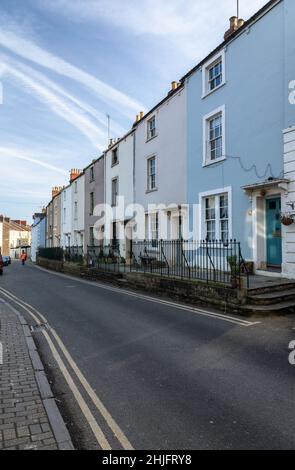 Eine Reihe von Regency Grade II dreistöckigen Stadthäusern in Catherine Street, Frome, Somerset, England, Großbritannien Stockfoto