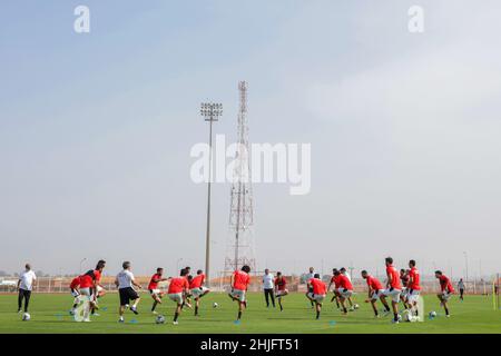 Kamerun, Yaounde, 29. Januar 2022. Mohamed Salah, Trézéguet, Mohamed Elneny, Carlos Queiroz aus Ägypten während der Trainingseinheit vor dem Viertelfinalspiel zwischen Ägypten und Marokko beim Africa Cup of Nations im Trainingsgelände Olembe Stadium. Kredit: Sebo47/Alamy Live Nachrichten Stockfoto