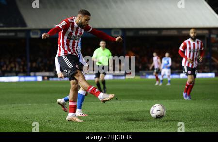 Peterborough, England, 29th. Januar 2022. Jayden Bogle von Sheffield Utd schießt während des Sky Bet Championship-Spiels an der London Road, Peterborough. Bildnachweis sollte lauten: David Klein / Sportimage Kredit: Sportimage/Alamy Live News Stockfoto