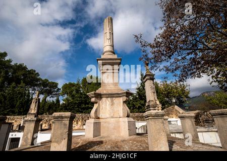 Gebrochene Säule, Symbol der unterbrochenen Existenz, Friedhof Alaró, Mallorca, Balearen, Spanien Stockfoto